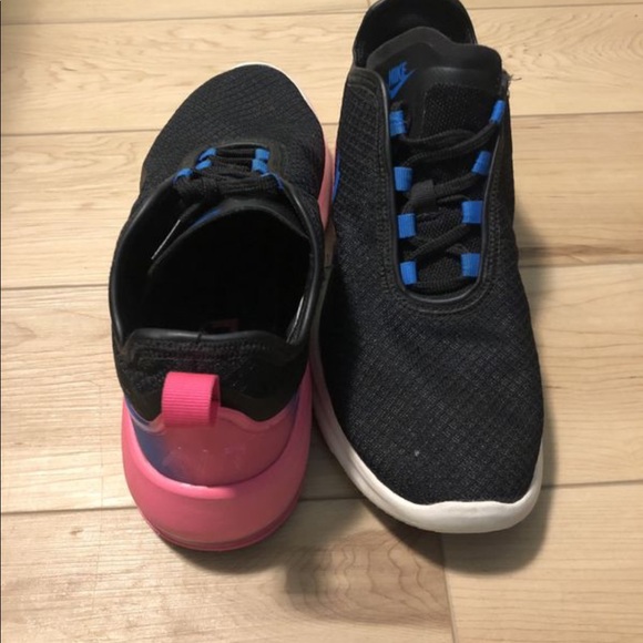 Womans Nike Airs - Picture 3 of 5